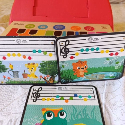 Wooden piano like new, fully functional