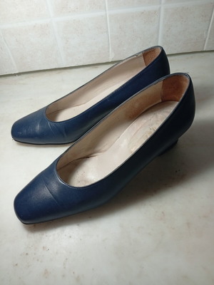 Classic women's leather pumps used, navy blue, block heel size 38