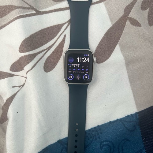 Apple Watch SE 2021 41mm like new with original strap and charger