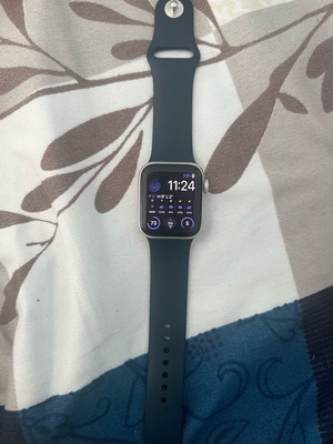 Apple Watch SE 2021 41mm like new with original strap and charger