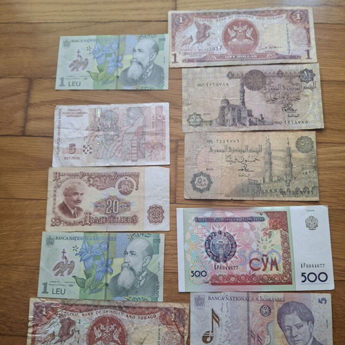 Banknotes used, set of 37 from around the world