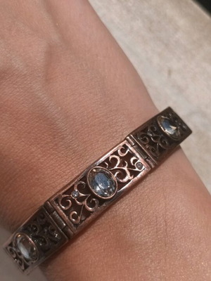 Metal bracelet with stones vintage like new