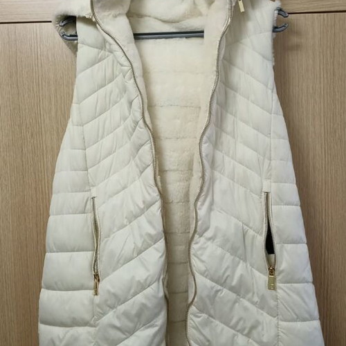 BSB white fur sleeveless vest like new, size 40