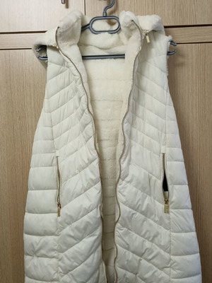 BSB white fur sleeveless vest like new, size 40
