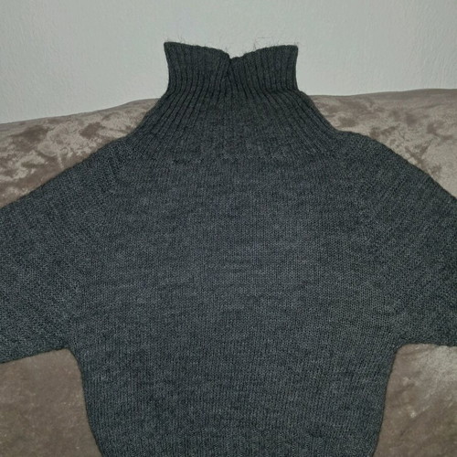 Wool turtleneck gray with 3/4 sleeves like new