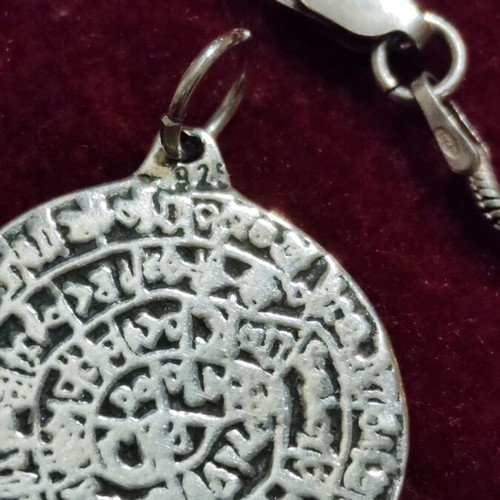 Necklace with 9.25 silver chain and Phaistos disc like new
