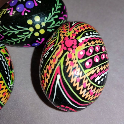 Wooden eggs hand-decorated, pack of 3, like new