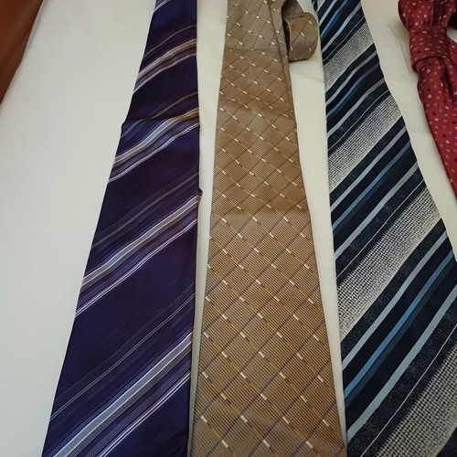 Men's ties set of 7 like new, classic and modern designs