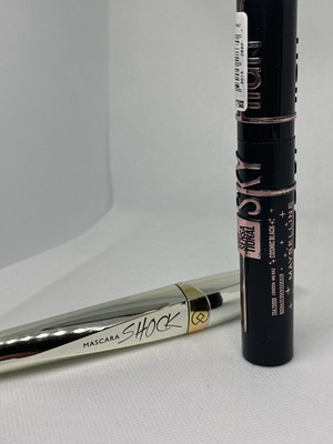Eye mascara used, black