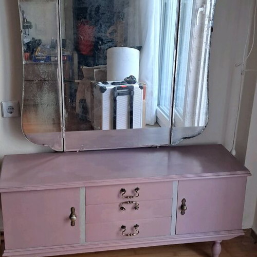 Refurbished boudoir with mirror wear