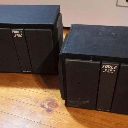 Force 2180 floor speakers like new, set of 2