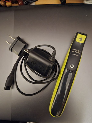 Philips OneBlade ξυριστική μηχανή μεταχειρισμένη με φορτιστή και καλώδιο