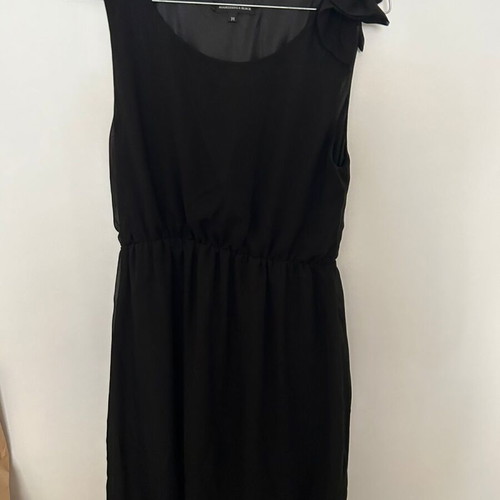 Mini black dress like new, size medium