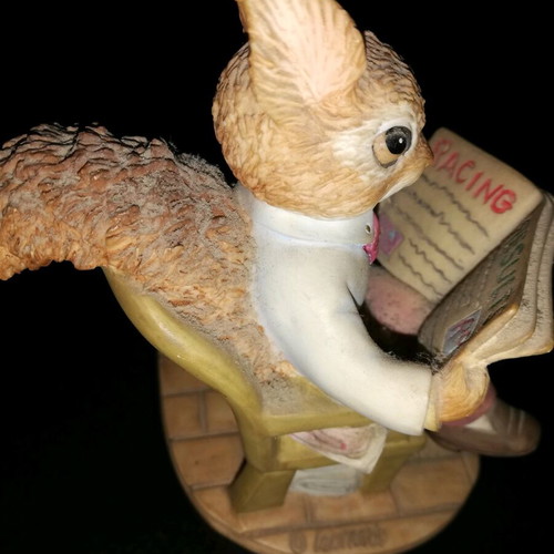 Leonardo decorative squirrel like new 10 x 10