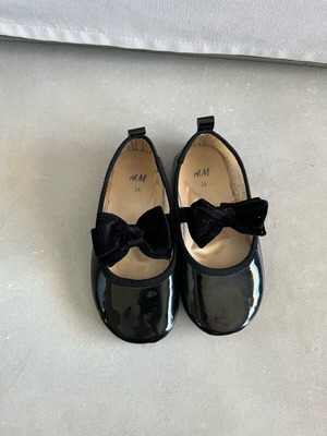 Μπαλαρίνες παιδικές H&M νούμερο 24 μαύρες σαν καινούργιες