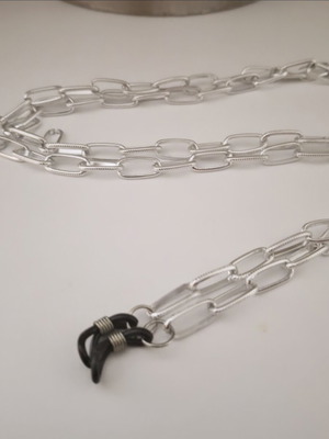 Glasses chain silver color like new