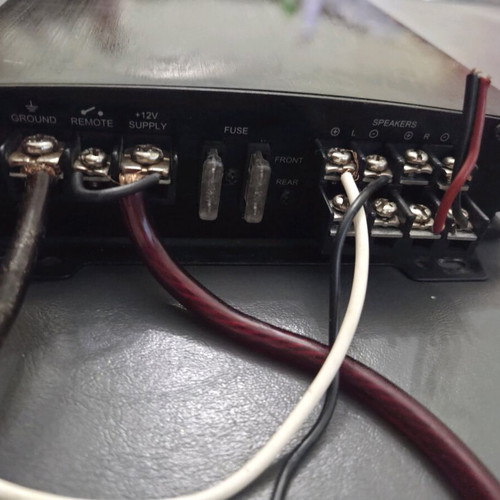 Blaupunkt car amplifier 750w with 4 channels like new