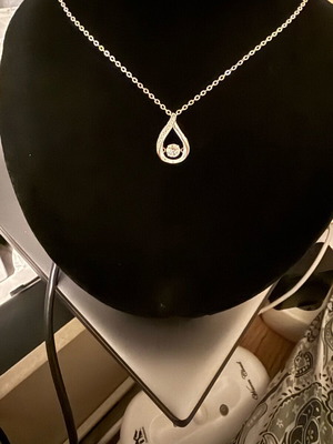 925 Silver Jewelry like new with shiny teardrop-shaped stone