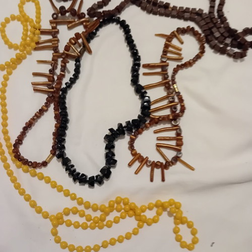 Women's necklaces pack of 5 like new, fashion bijoux