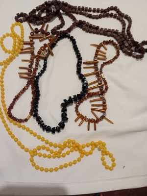Women's necklaces pack of 5 like new, fashion bijoux