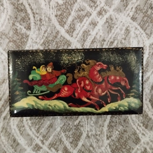 Handmade Russian lacquer box with painted troika like new