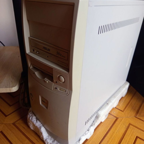 Nokia 449ZA 14" CRT Color Monitor with Turbo-X PC, Windows 98