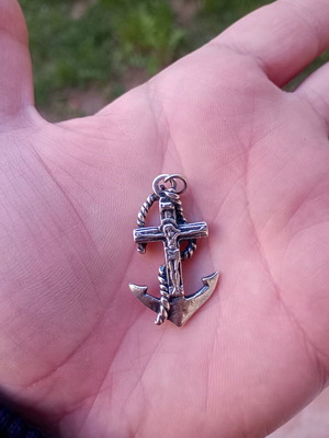 Метален амулет употребяван