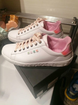 Karl Lagerfeld sneakers like new, size 40, white leather