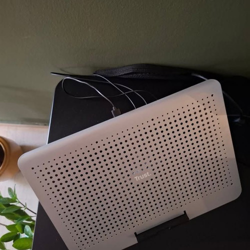 Trust Exto Cooling Pad for Laptop up to 16" like new, gray with 1 fan