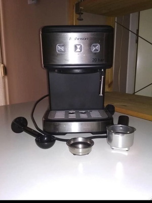 Rohnson espresso machine like new, 20 bar pressure with milk frother nozzle