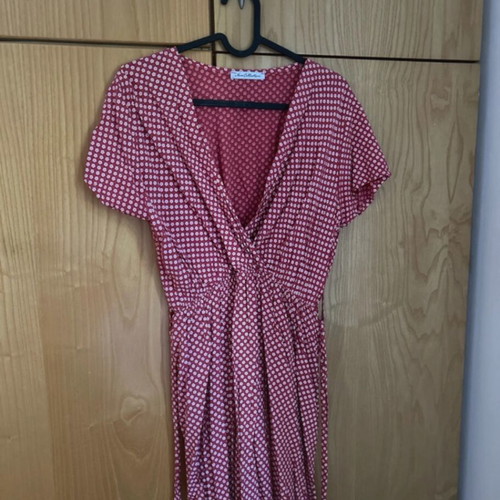 Mini dress with sleeves and belt, like new, white and red