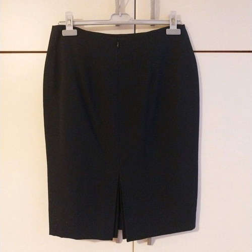 Mia pencil skirt black like new, size L