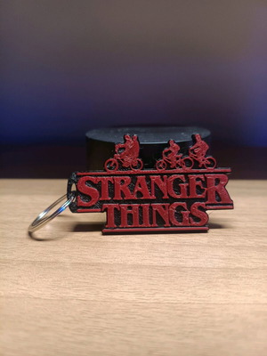 Stranger Things brelock new, thematic, black and red