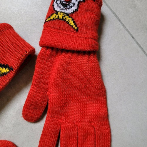 Children's set hat and gloves like new, red