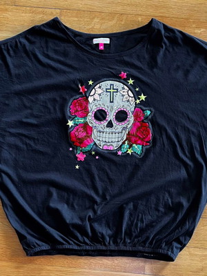 Alcott Fun Collection Boho blouse like new, skull print with rhinestones