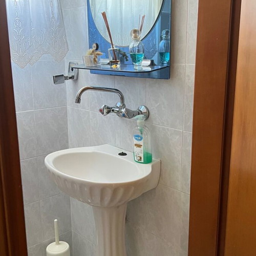 Porcelain sink and three-light mirror bathroom set used