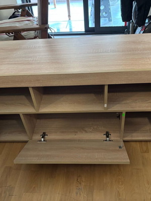 TV stand like new
