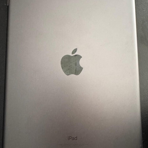 Apple iPad 2021 10.2" 3GB/64GB Space Gray with Apple Pencil 1st generation like new