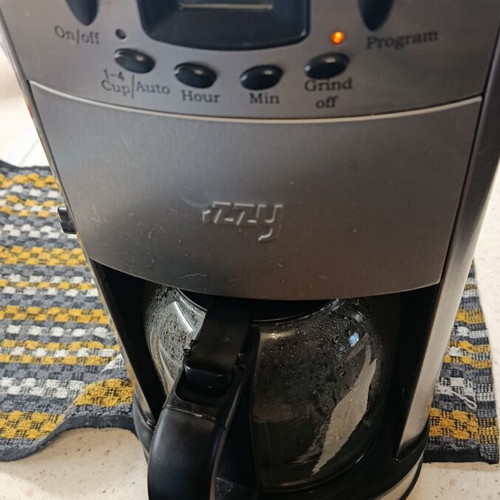French coffee maker with grinder and program, like new, metal filter