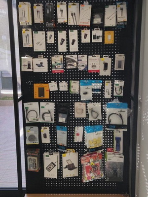 Ugreen Stand για έκθεση προϊόντων 2.2x1 μ. με γαντζάκια σαν καινούργιο, μαύρο