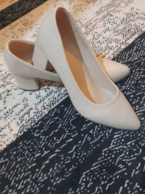 Beige high heels new, size 35.5
