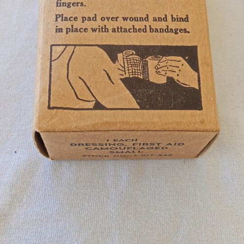 US Army WWII Carlisle Model Military First Aid Dressing new, collectible