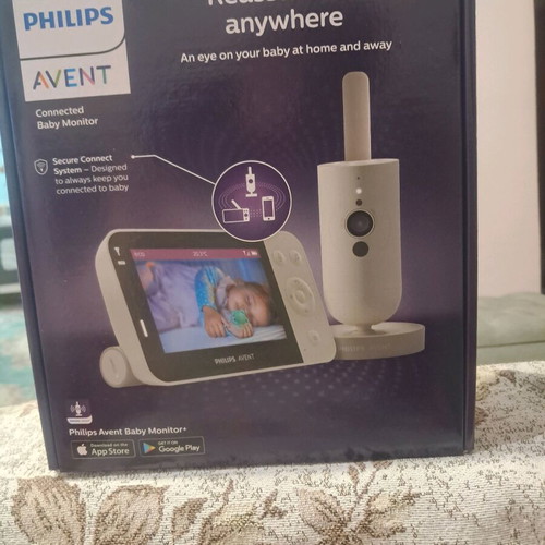 Philips Avent baby monitor with Full HD camera and LCD screen