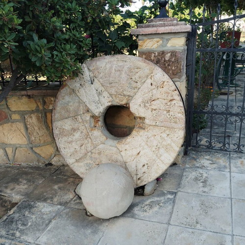 Millstone used large with single and double hoop