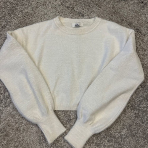 Mochy white fuzzy cropped sweater XS like new