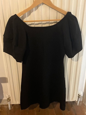 Zara mini dress with balloon sleeves and open shoulders used, size Medium, black
