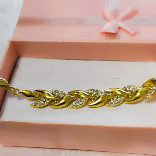 Bracelet shiny with multiple leaves in gold tone new