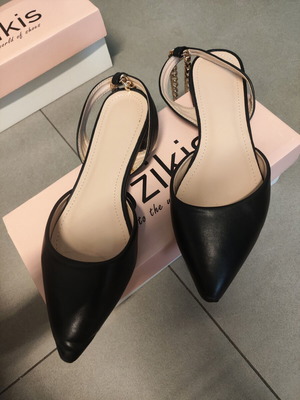 Bozikis black ballerinas size 38 used with gold chain detail