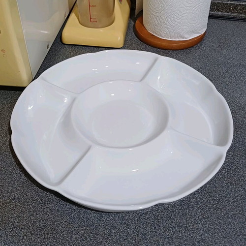 Porcelain serving platter 5 sections like new, diameter 31 cm