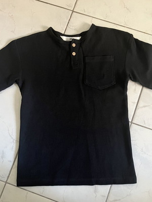 H&M black t-shirt like new, sizes 122 cm and 128 cm
